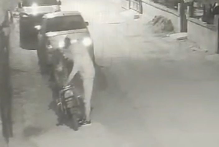 Çaldığı bisikleti beğenmeyince bırakıp motosikleti götürdü
