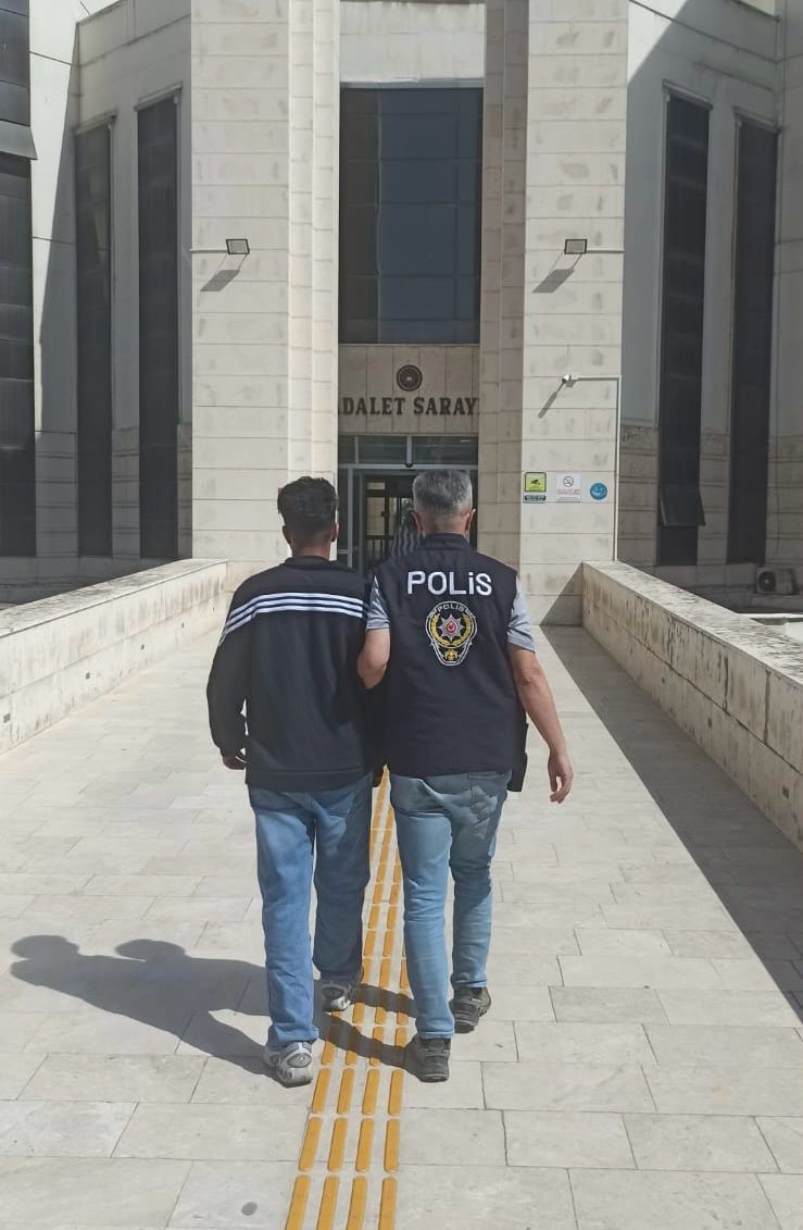 Balıkesir Havran’da nitelikli dolandırıcılık şüphelisi, altınlarla yakalandı