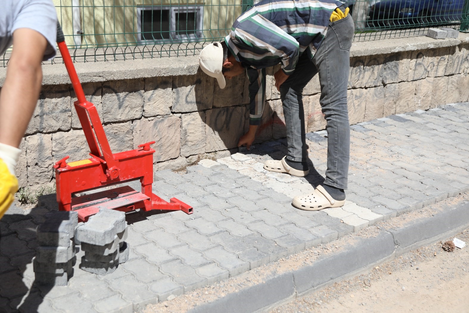 Melikgazi, İldem’e konforlu yaya yolları yapıyor