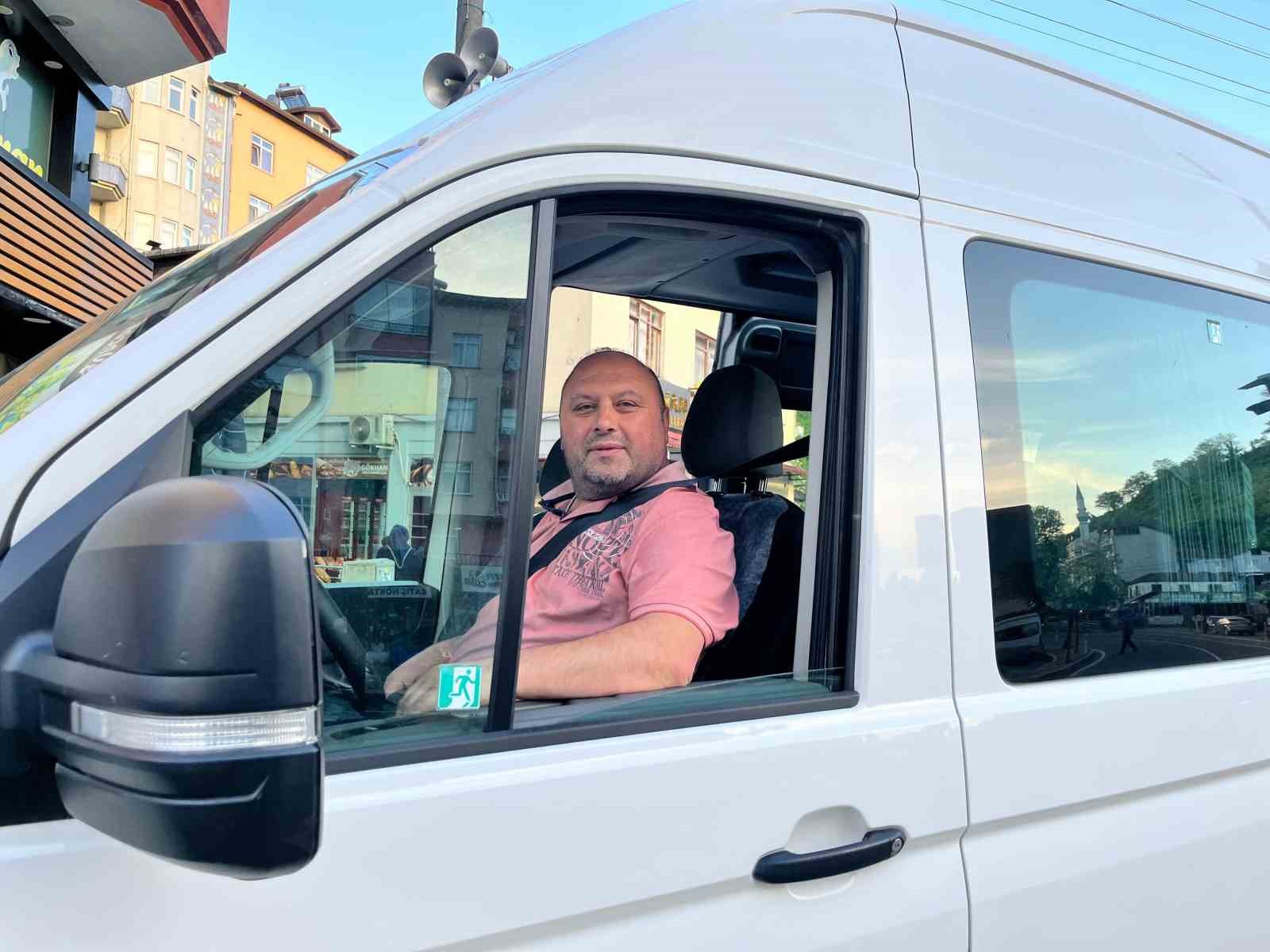 Gurbetten sıla yolu: Berlin’de 16 yıl taksicilik yaptı, memleketine dönünce dolmuşun koltuğuna oturdu