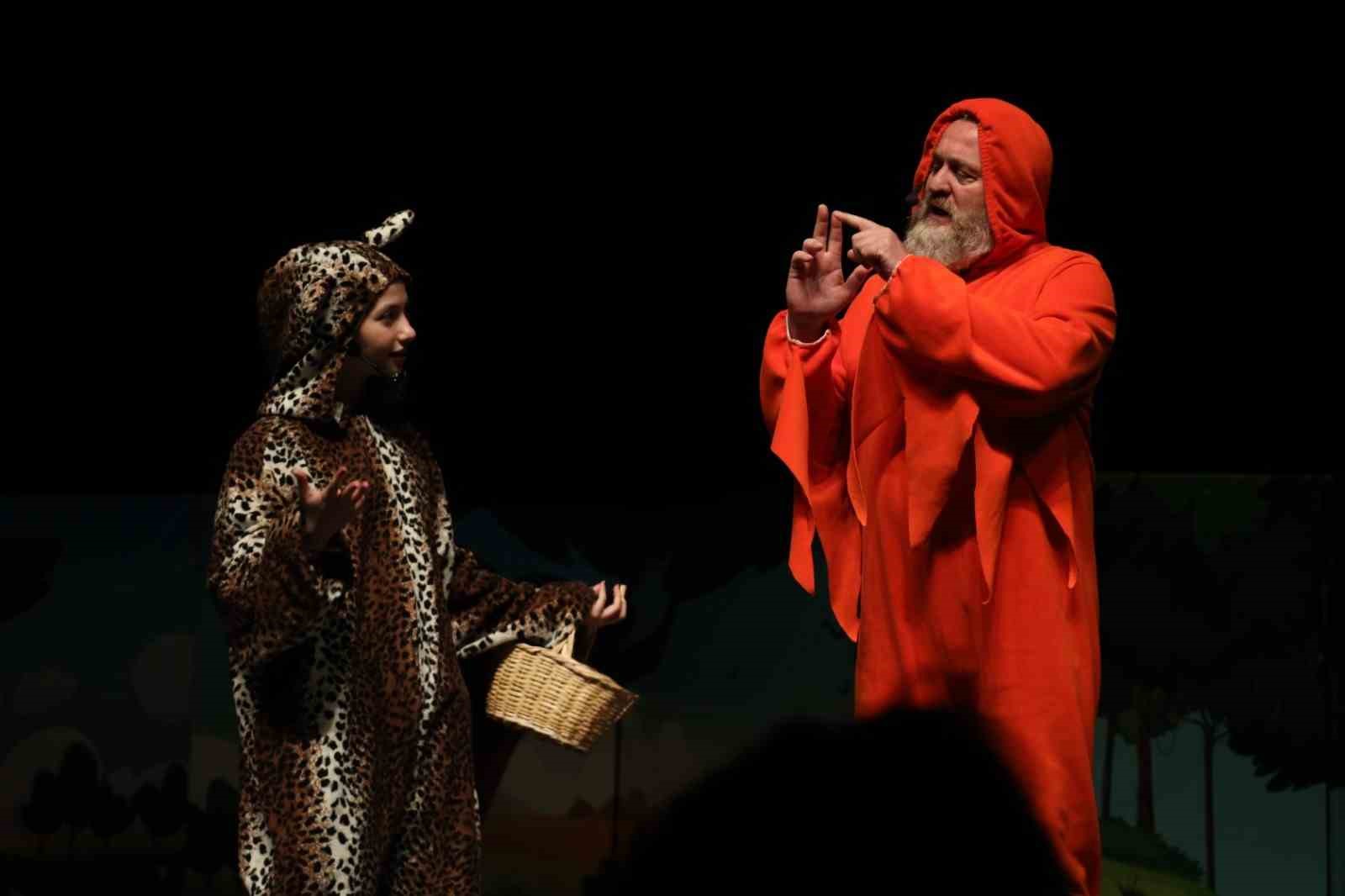 Gebzeli miniklere tiyatro keyfi