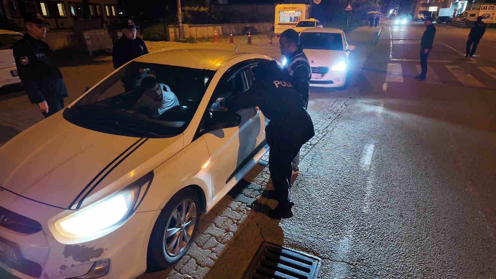 Narkotik köpeği ‘Pars’ zehir tacirlerine göz açtırmıyor