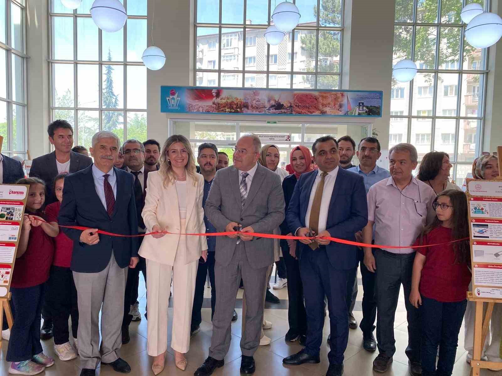 Harezmi Yıl Sonu Sergisi büyük coşkuya sahne oldu