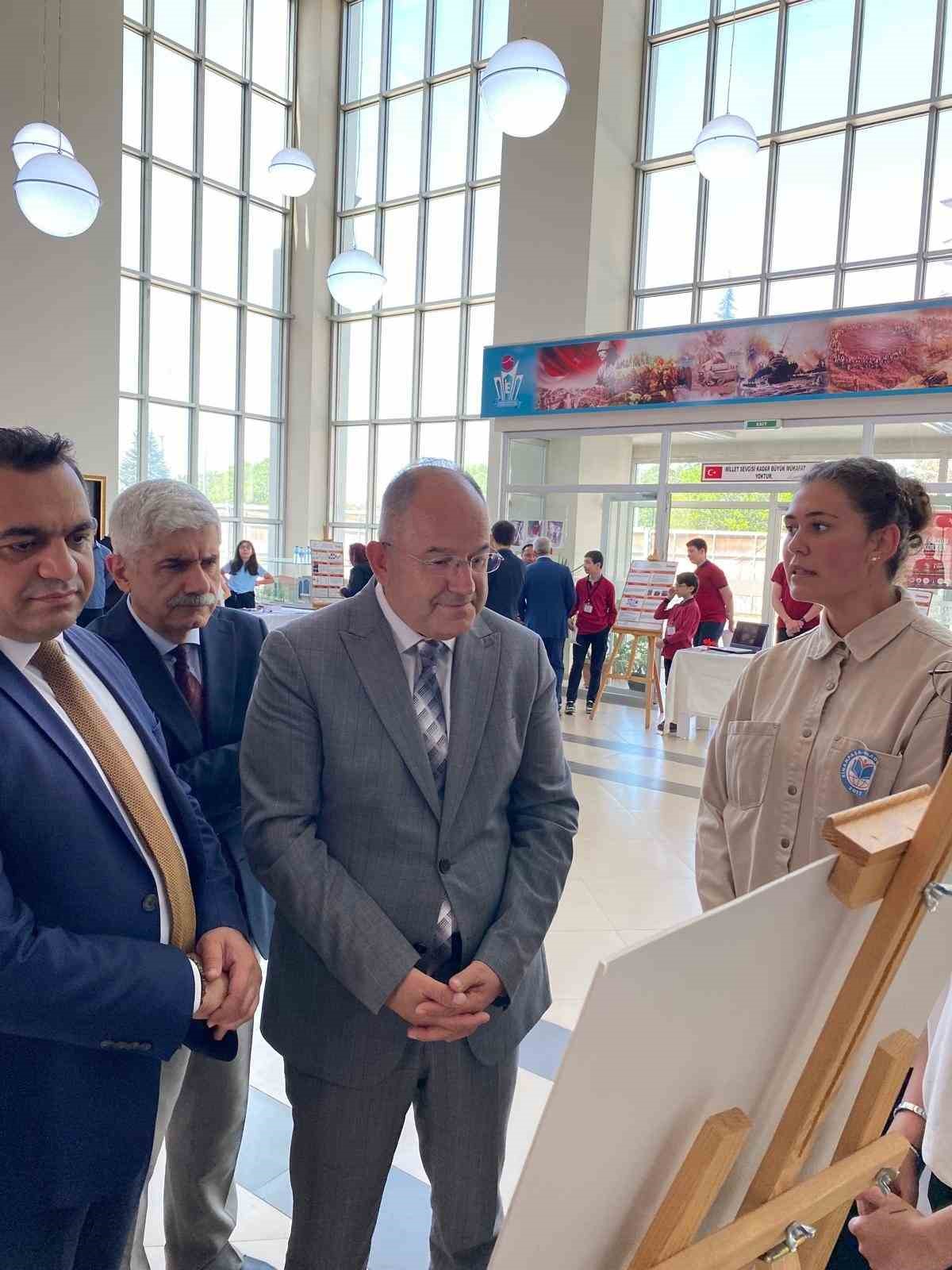 Harezmi Yıl Sonu Sergisi büyük coşkuya sahne oldu