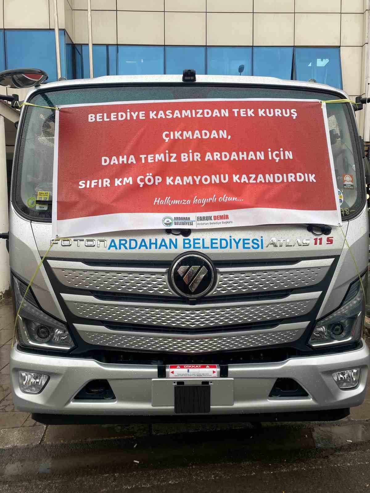 Ardahan Belediyesi 1 çöp kamyonu filosuna kattı
