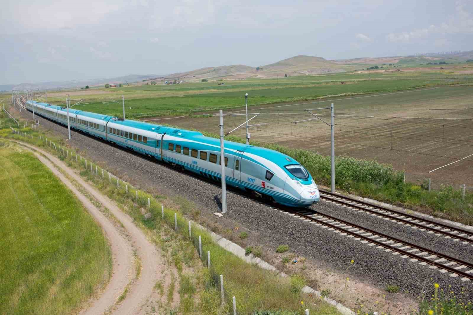 Ankara-İstanbul YHT hattına 2 bin 466, anahat ve bölgesel trenlere 8 bin 400 kişilik takviye
