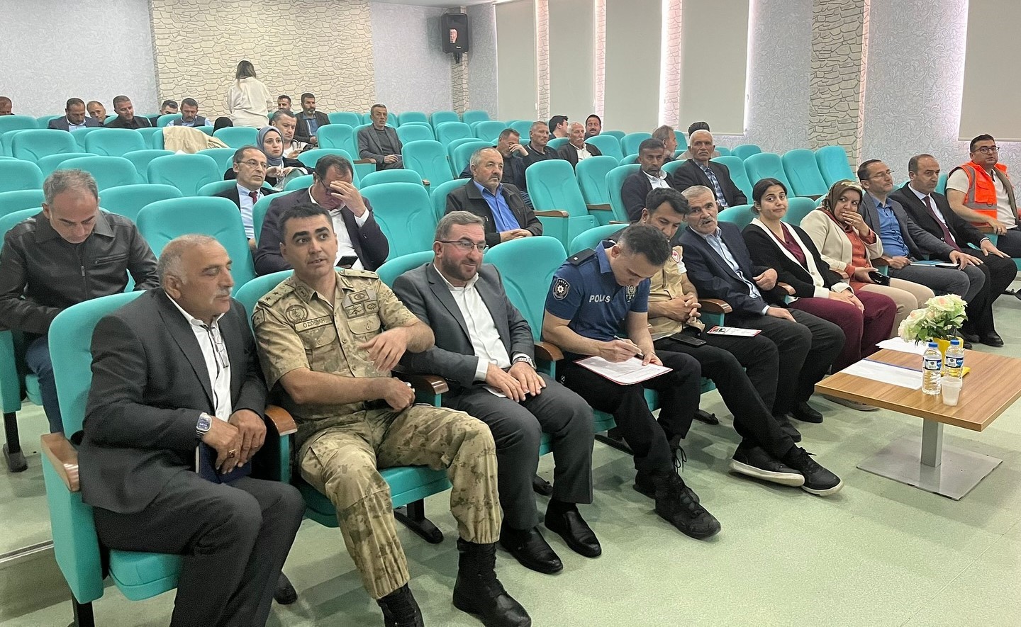 Demir&ouml;z&uuml;&rsquo;nde muhtarlar ve &ccedil;ift&ccedil;iler Kurban Bayramı &ouml;ncesi bilgilendirildi
