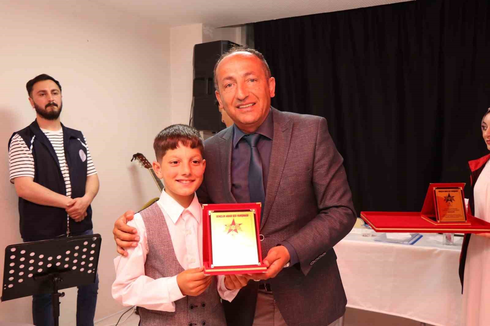 Genç yetenekler sesleriyle hem yarıştı hem mest etti