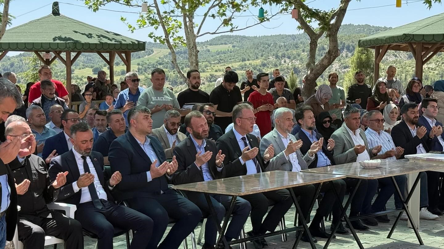 AK Parti heyetinden Yenikent’e ziyaret