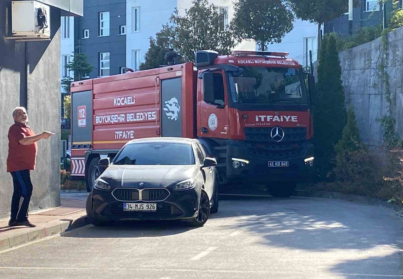 Hatalı park yangına giden itfaiye aracına geçit vermedi