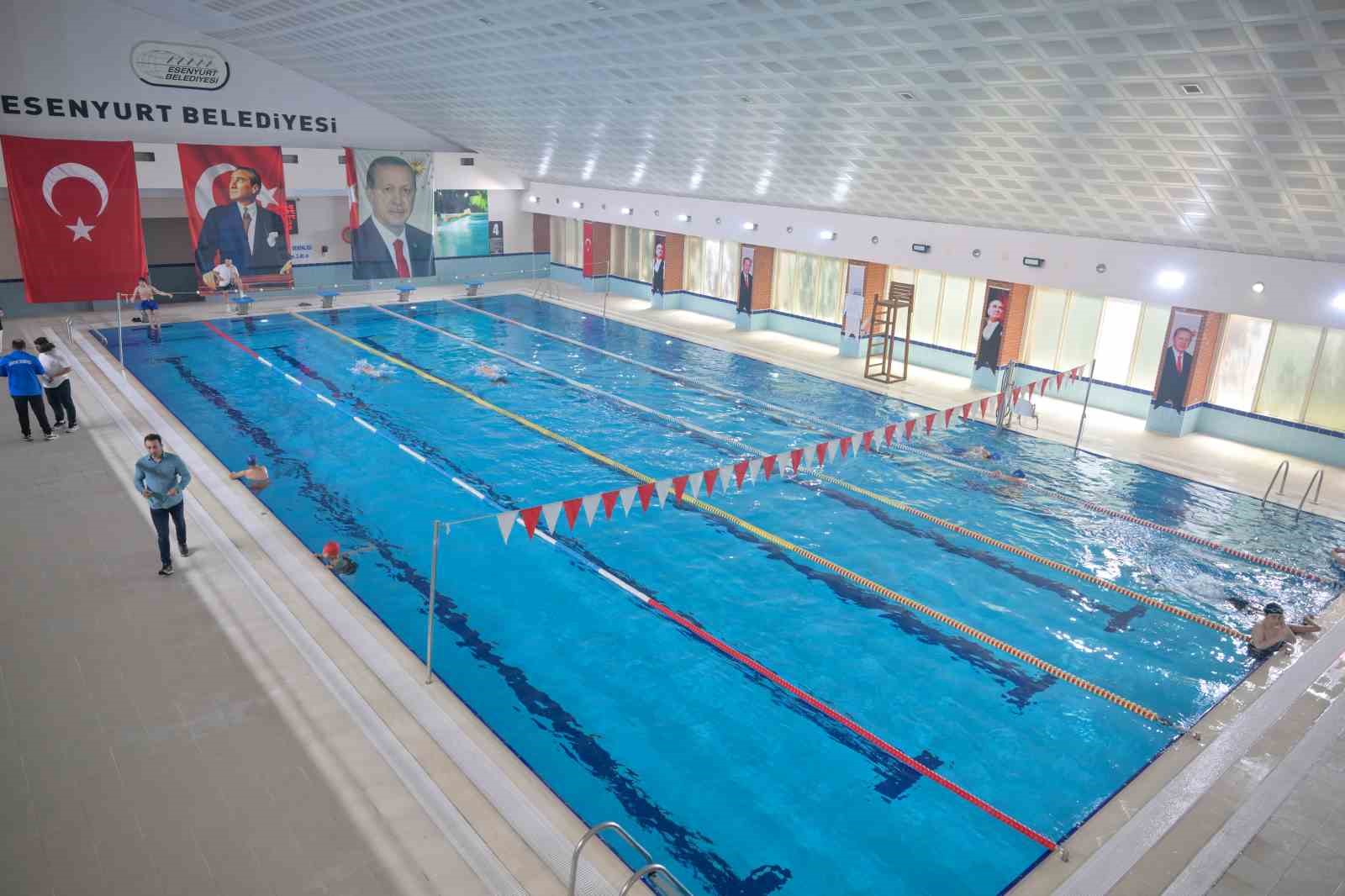 Esenyurt Merkez Kapalı Yüzme Havuzu hizmete açıldı