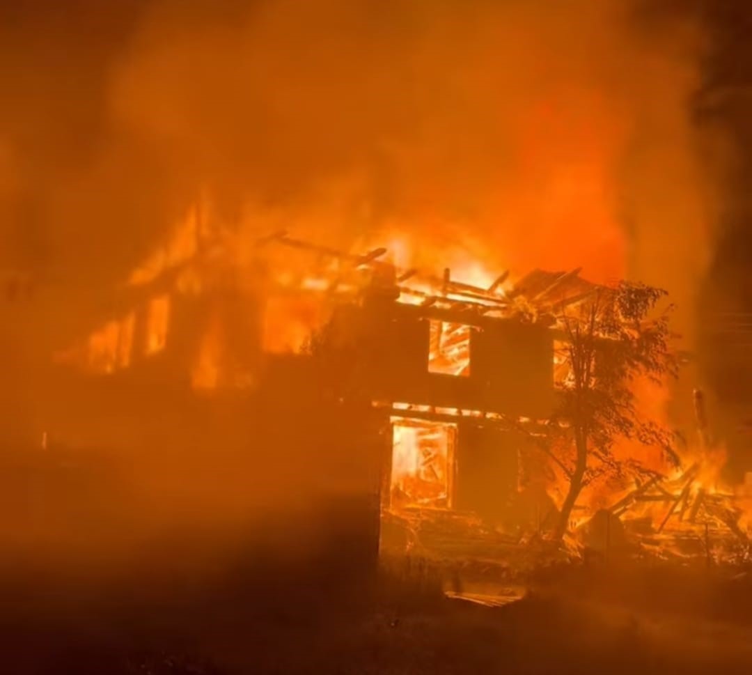 Kastamonu’da alevlere teslim olan ev kullanılamaz hale geldi