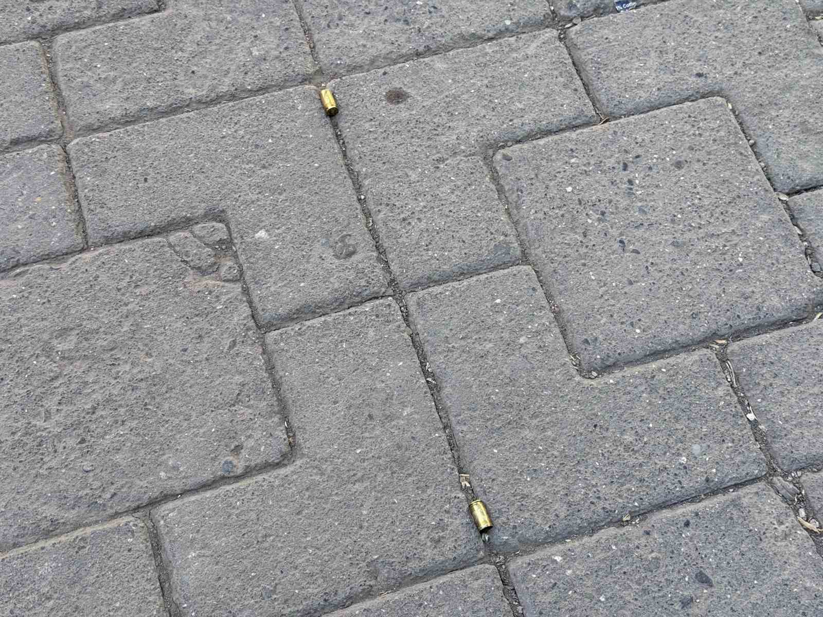 Diyarbakır’da bir esnaf 2 yıldır kimliği belirsiz kişilerin silahlı saldırısına uğruyor