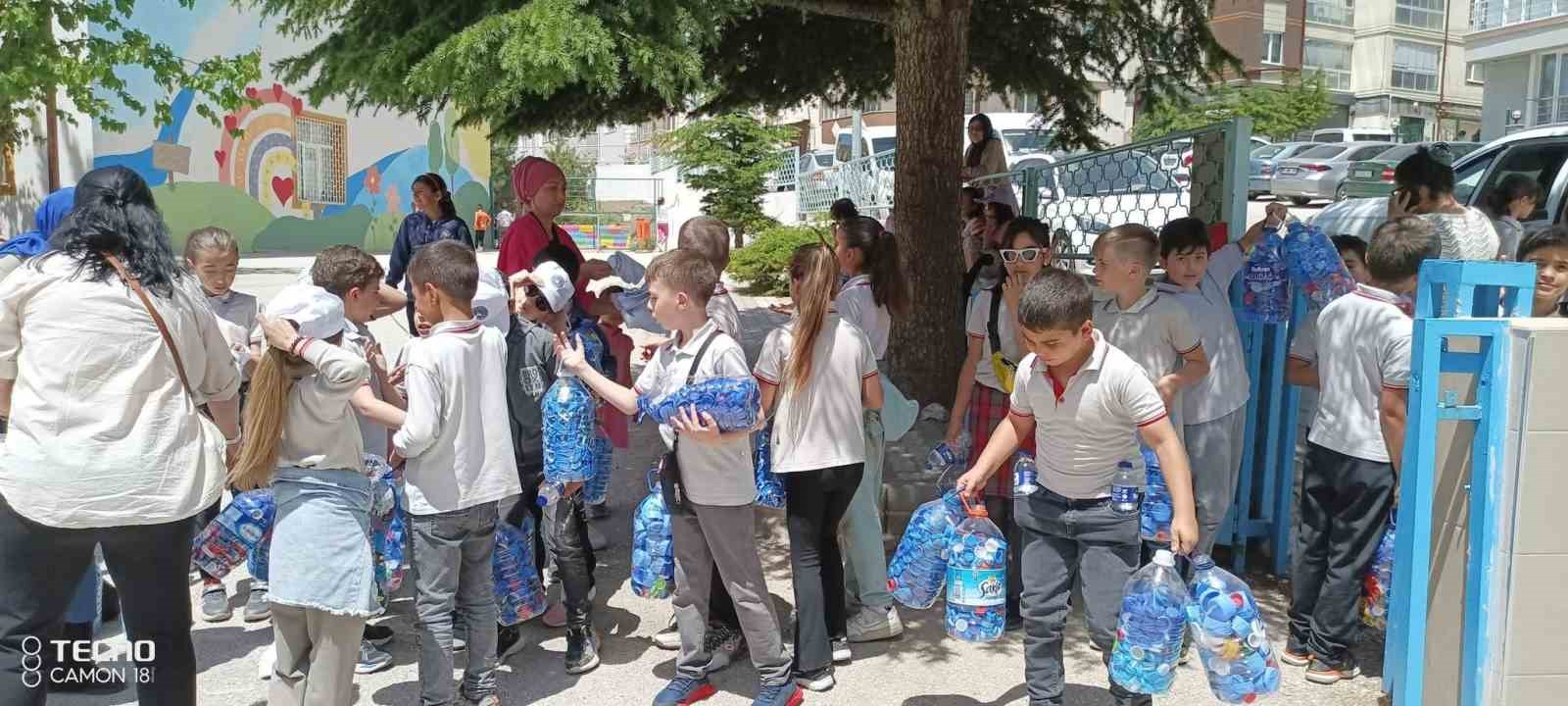 K&uuml;&ccedil;&uuml;k yaşta b&uuml;y&uuml;k iş yaptılar
