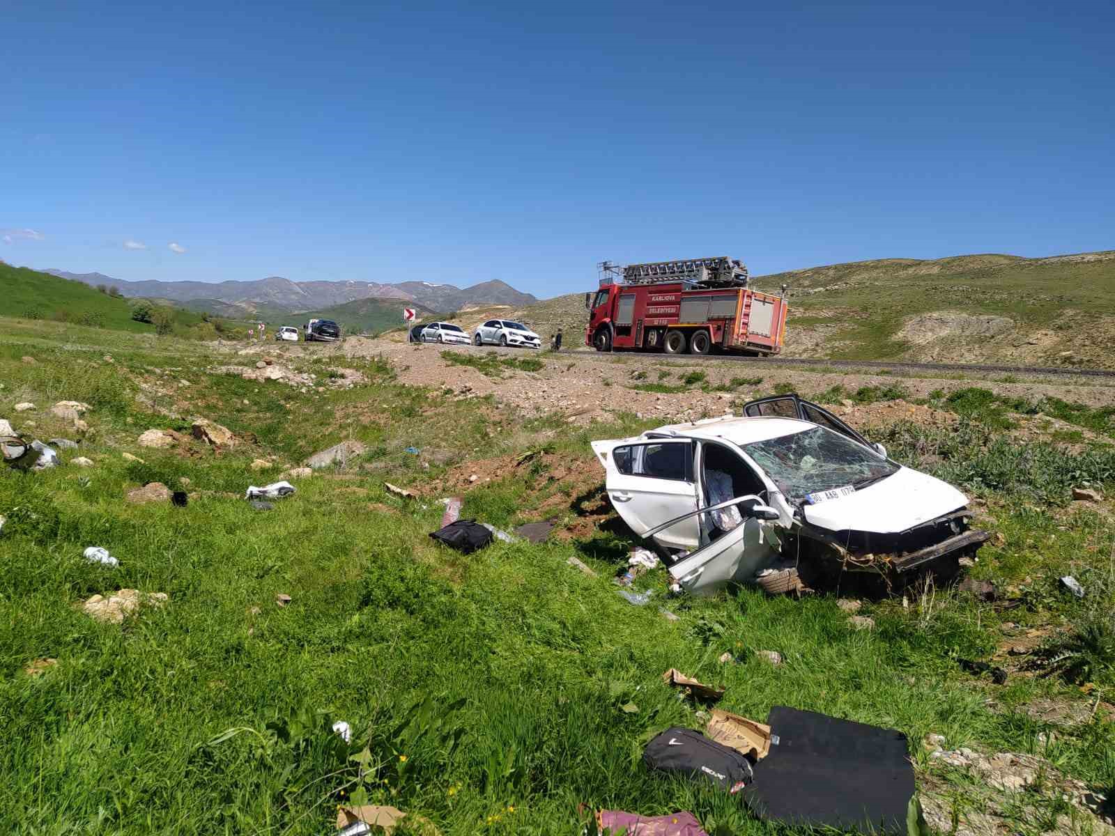 Bing&ouml;l&rsquo;de trafik kazası: Baba &ouml;ld&uuml;, eşi ve &ccedil;ocuğu yaralandı
