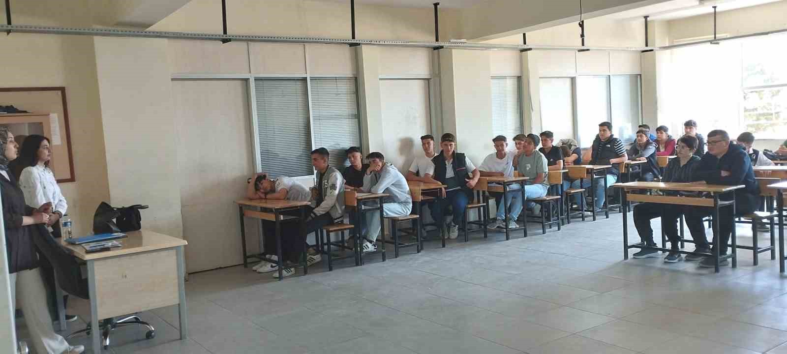 Emet’te lise öğrencilerine sağlıklı yaşam ve hastalıklarla mücadele semineri