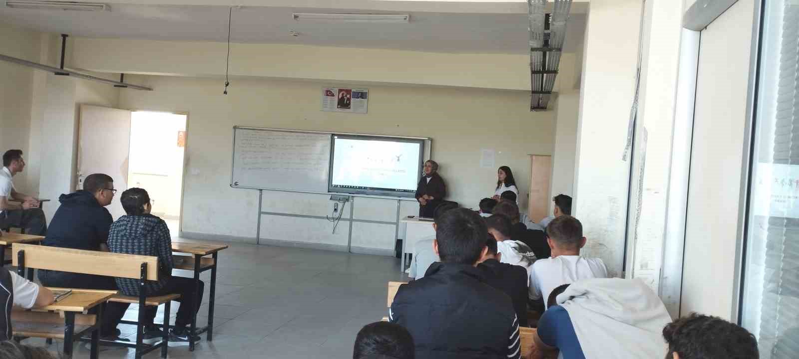 Emet&rsquo;te lise &ouml;ğrencilerine sağlıklı yaşam ve hastalıklarla m&uuml;cadele semineri
