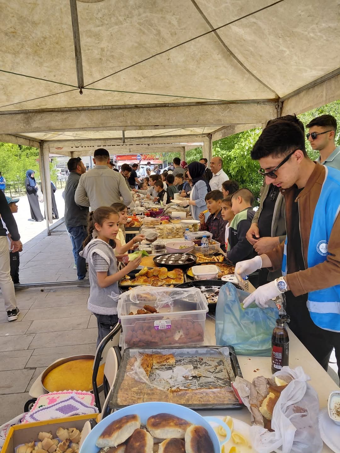 Tutak&rsquo;ta Gazze i&ccedil;in hayır &ccedil;arşısı d&uuml;zenlendi
