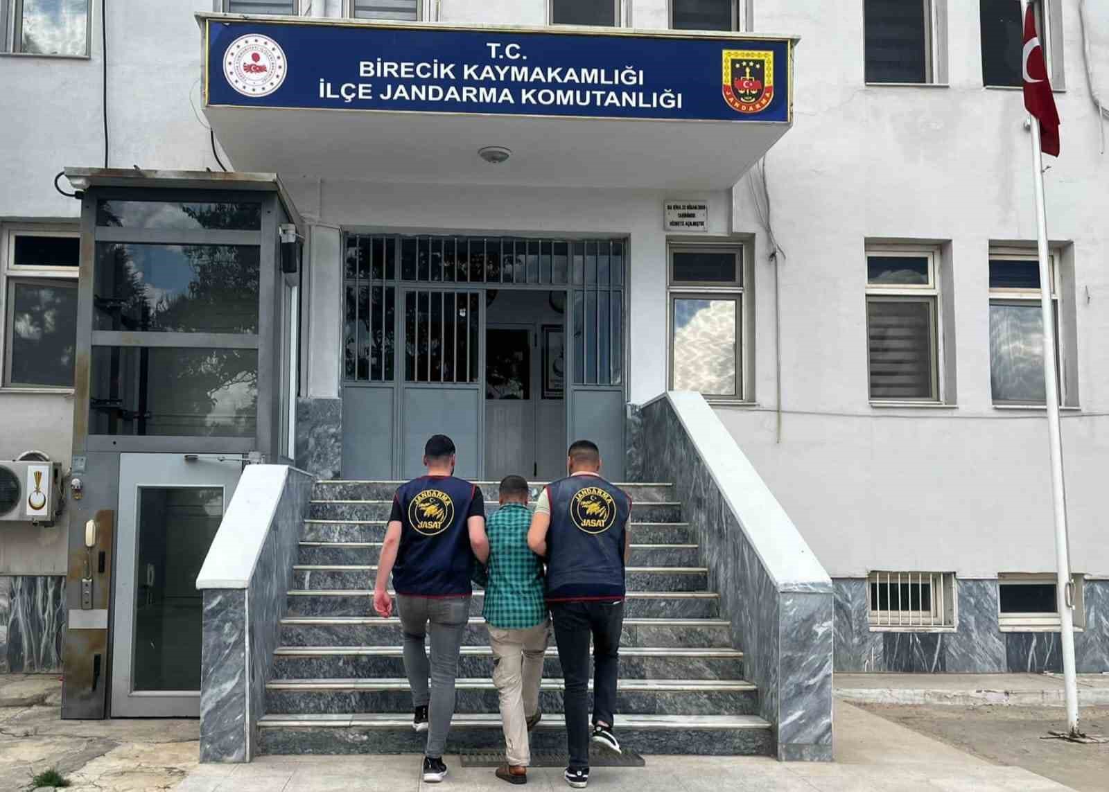 Şanlıurfa&rsquo;da 48 firari h&uuml;k&uuml;ml&uuml; yakalandı
