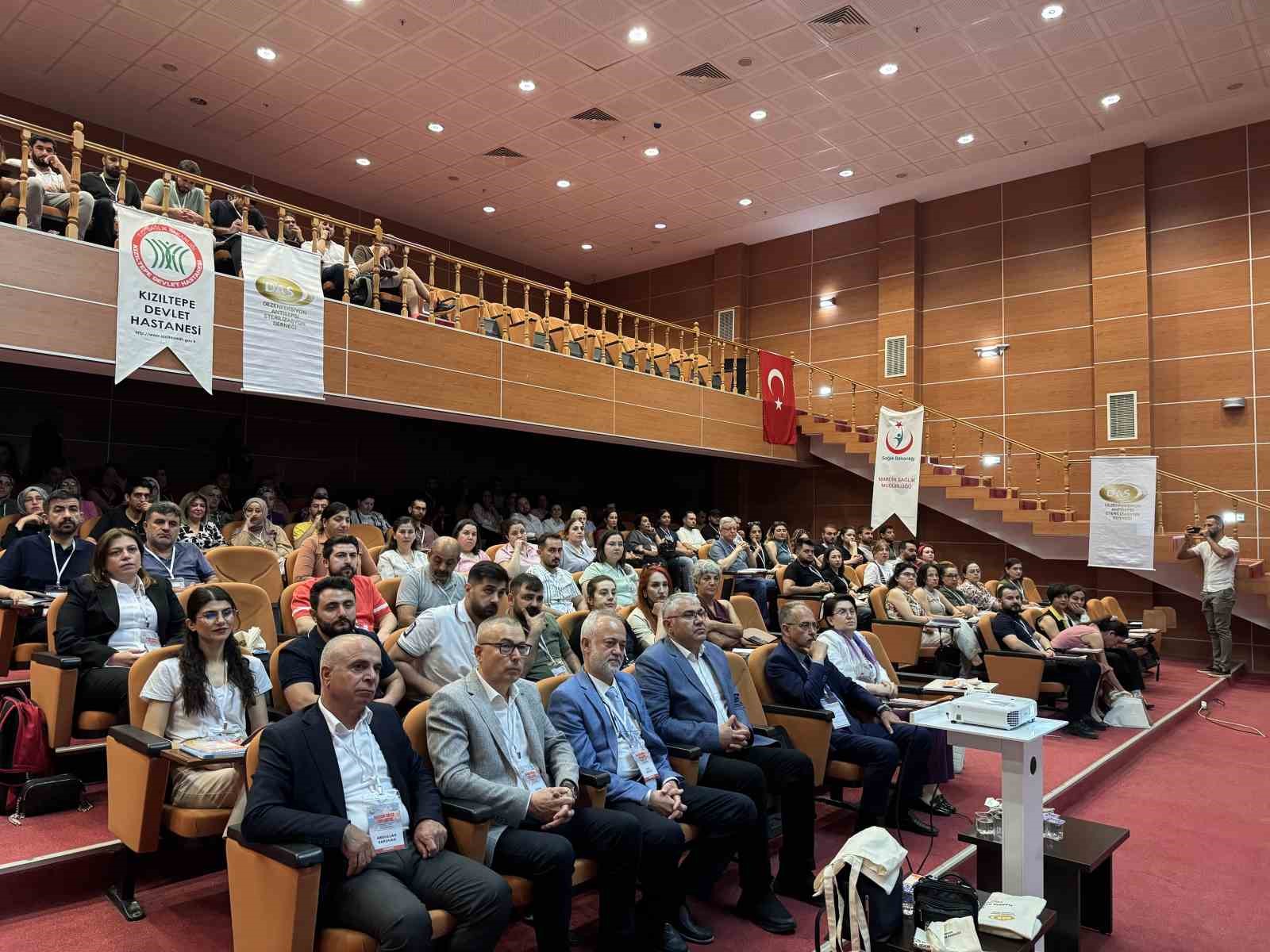 Mardin’de 350 sağlık çalışanının katılımı ile sterilizasyon ve dezenfeksiyon eğitimi verildi
