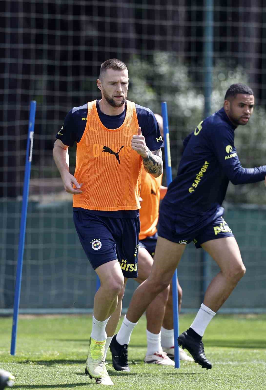 Fenerbah&ccedil;e, Atakaş Hatayspor ma&ccedil;ı hazırlıklarını s&uuml;rd&uuml;rd&uuml;
