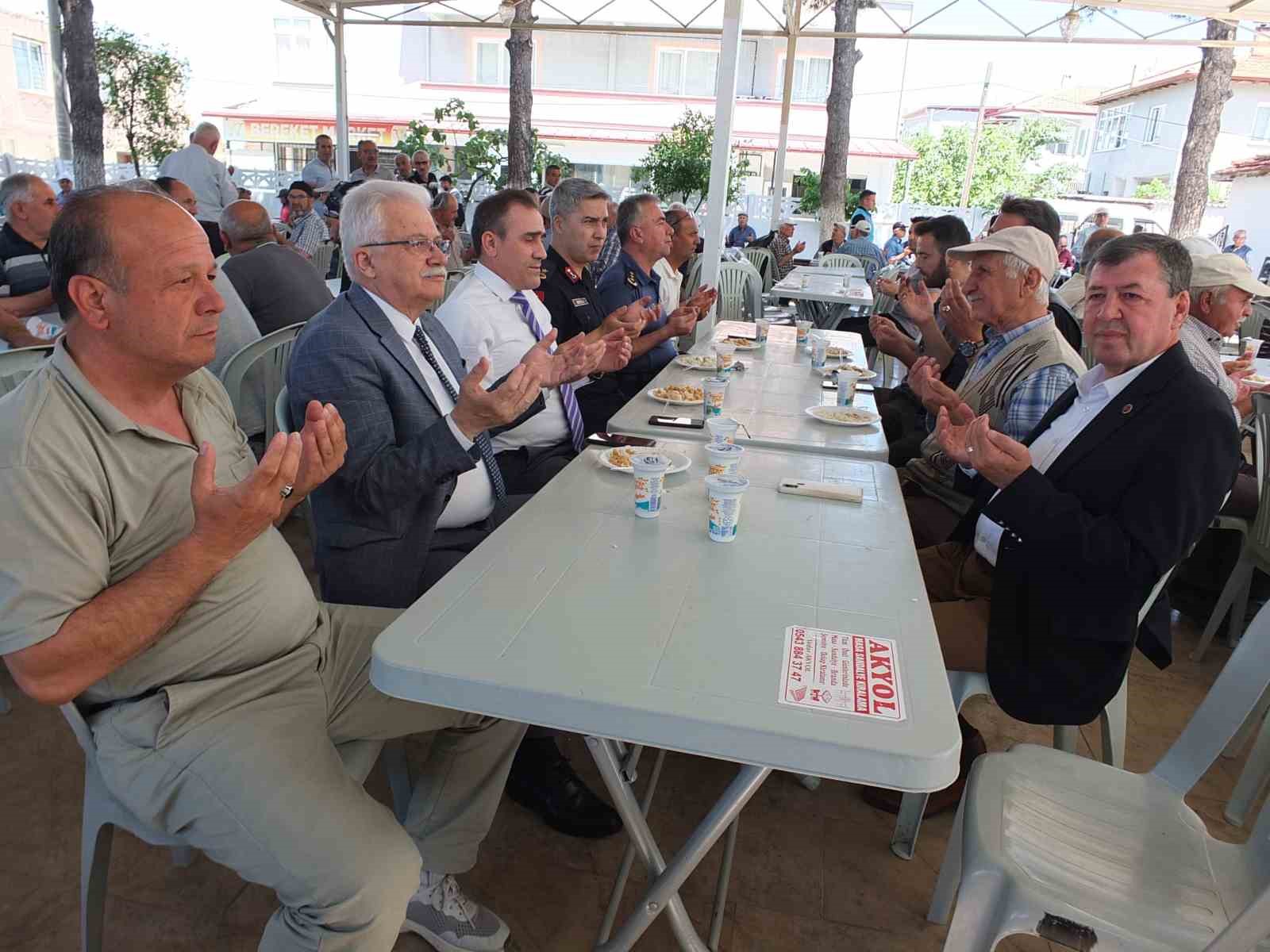 Burhaniye&rsquo;de geleneksel Mahalle hayrı y&uuml;zlerce insanı buluşturdu
