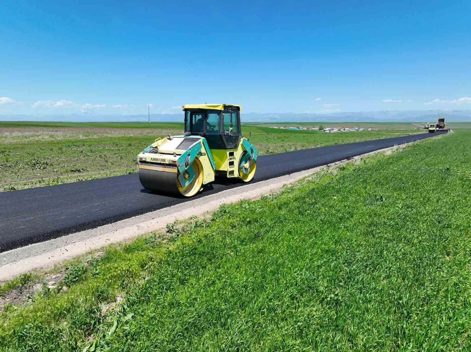 Ağrı’da Yukarı Ağadeve köyünde BSK asfalt yol çalışması tamamlandı