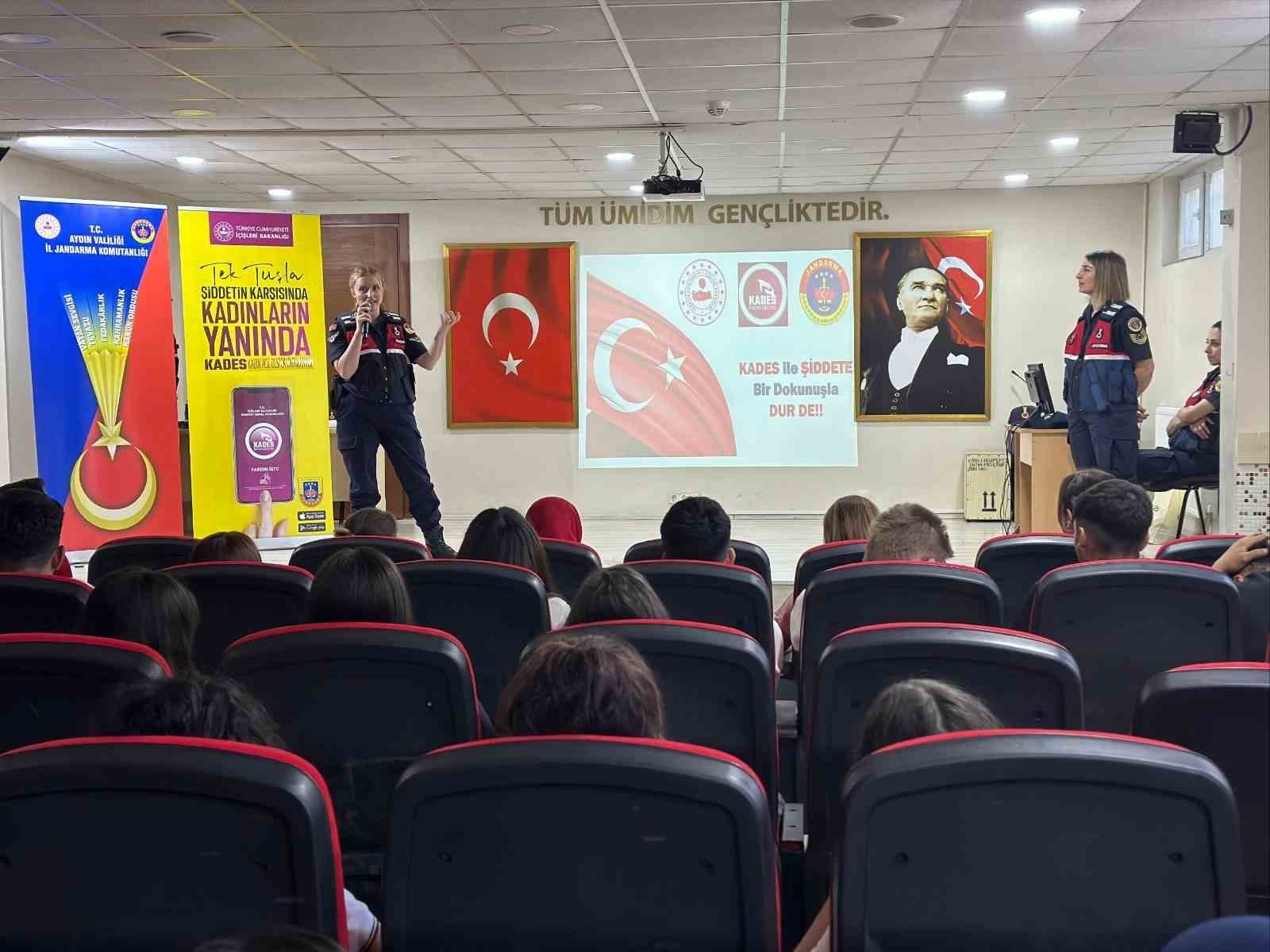 Jandarma liseli gen&ccedil;leri bilgilendirdi
