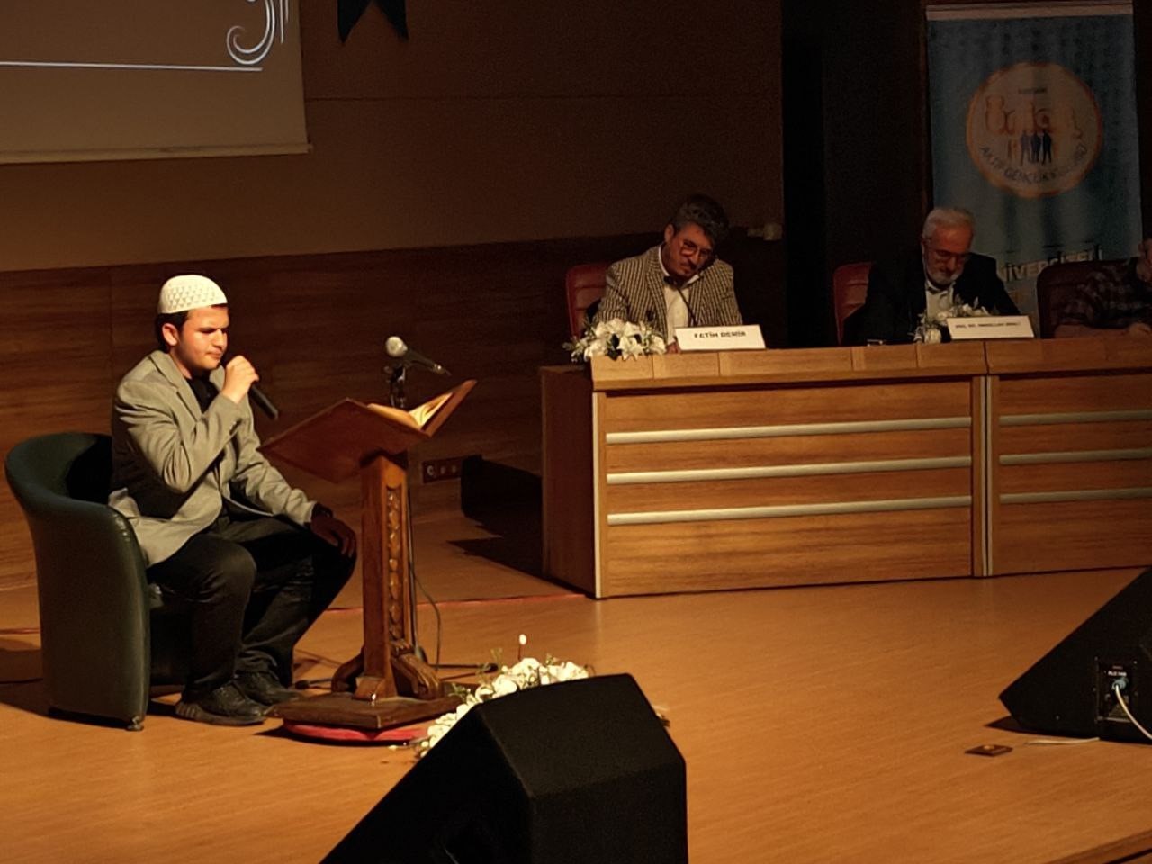 Kur’an-ı Kerim’i güzel okuyanlara ödülleri verildi