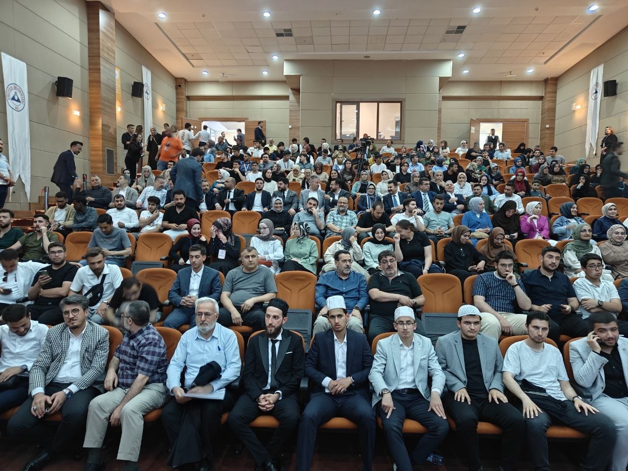 Kur’an-ı Kerim’i güzel okuyanlara ödülleri verildi