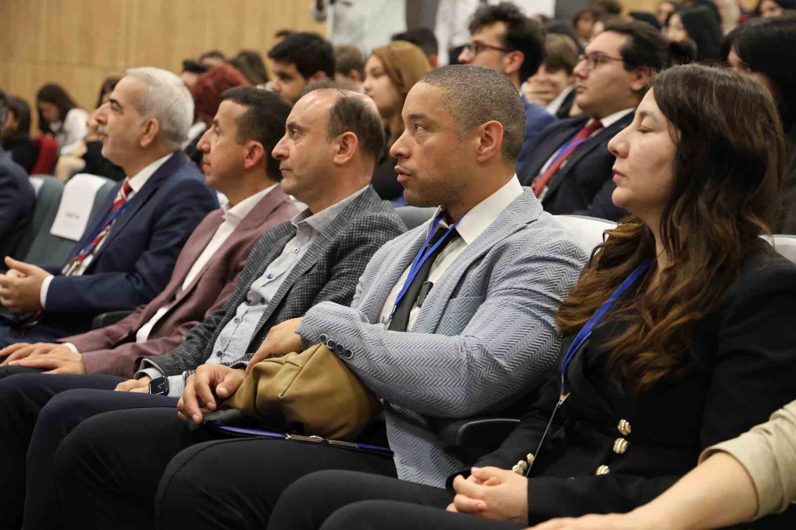 Elazığ&rsquo;da bir ilk: 370 &ouml;ğrenciyle Birleşmiş Milletler sim&uuml;lasyonu ger&ccedil;ekleştirildi
