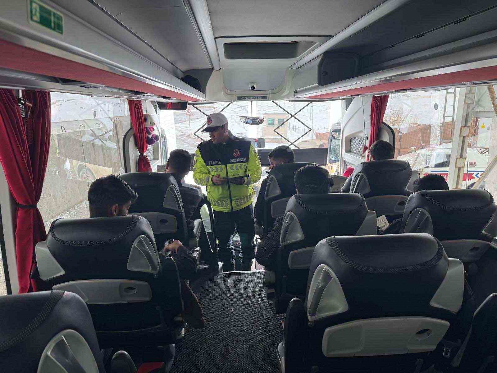 Ağrı’da trafik denetimlerinde 75 sürücüye ceza, 27 araç men edildi