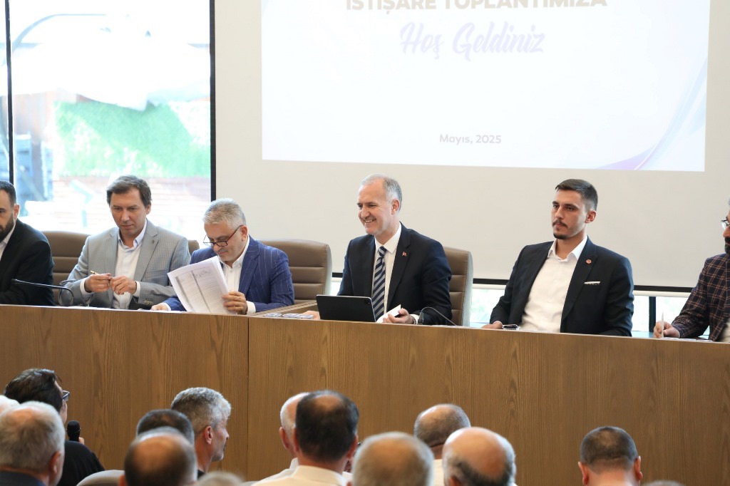 İnegöl Belediyesi’nde muhtarlarla istişare toplantısı