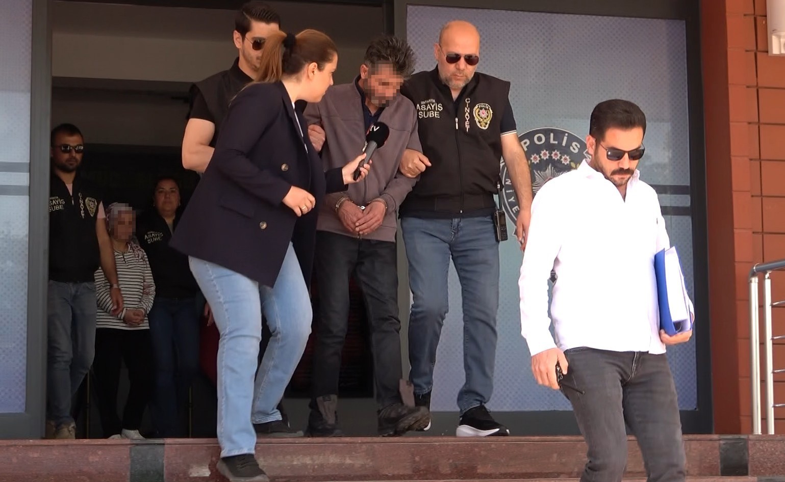 10 yıldır kayıp olarak aranan Mehmet’in eski eşi ve 2 şüpheli cinayet şüphesiyle adliyeye sevk edildi