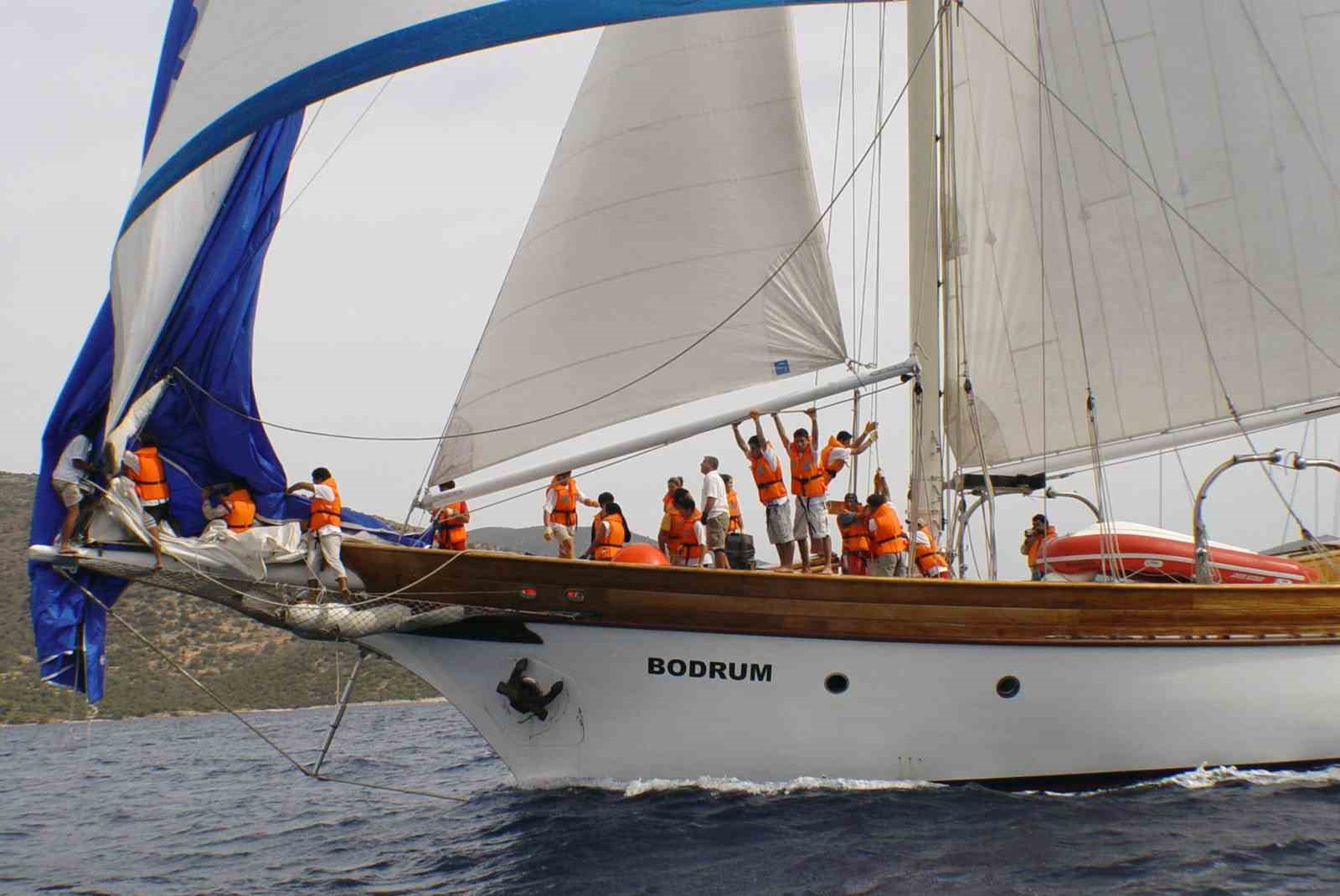 Cumhuriyet&rsquo;in ilk okul gemisi d&uuml;nya sahnesinde

