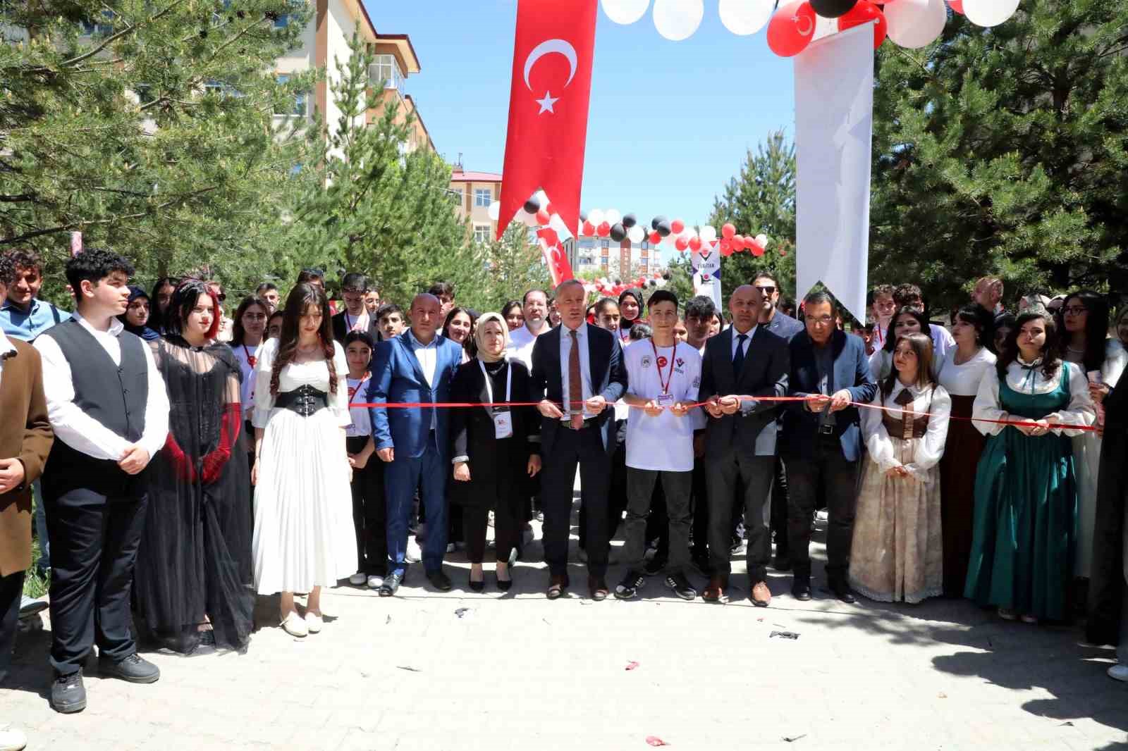 Ağrı Hayrettin Atmaca Anadolu Lisesi’nden 19 proje TÜBİTAK fuarında sergilendi