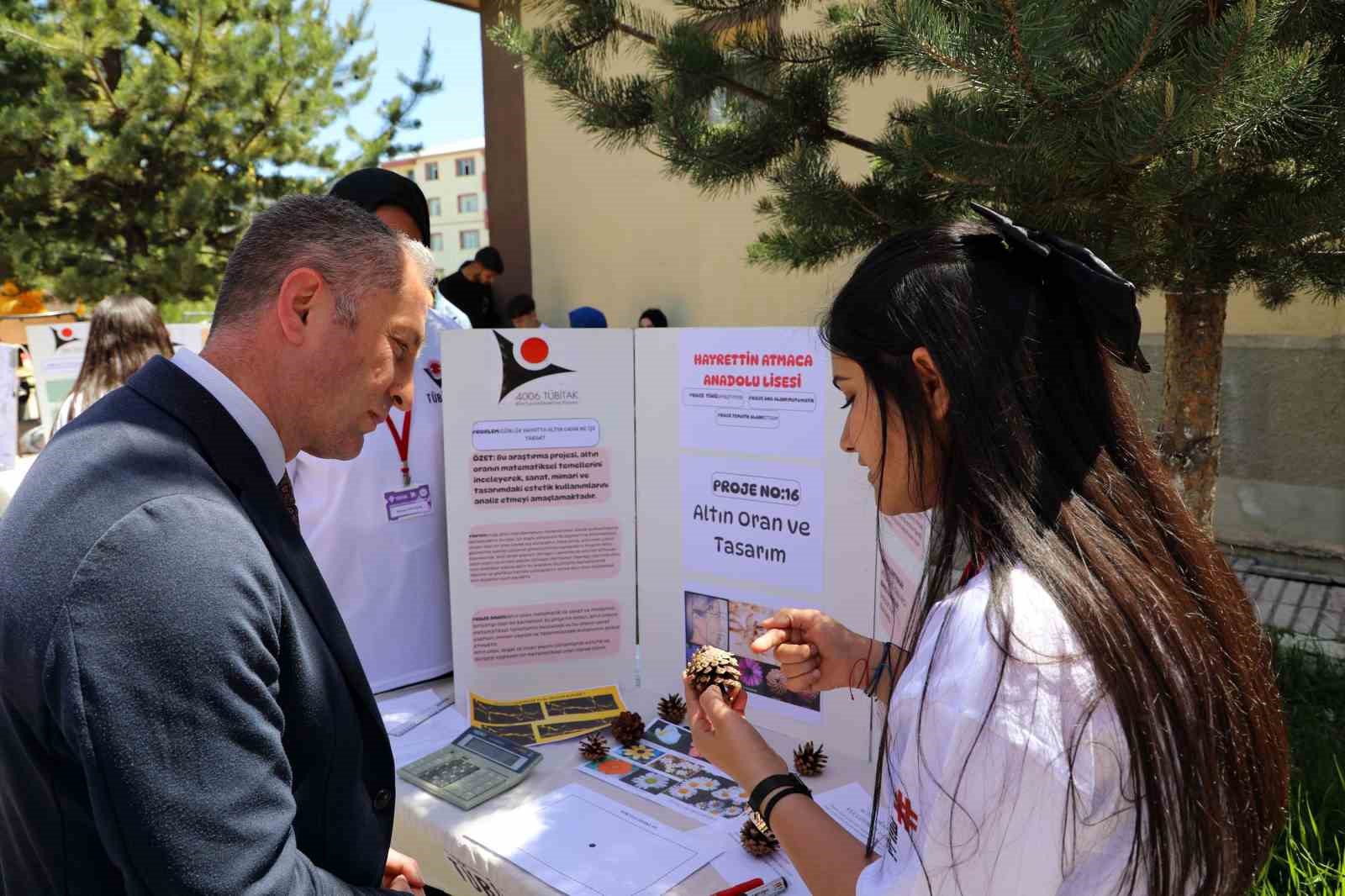 Ağrı Hayrettin Atmaca Anadolu Lisesi&rsquo;nden 19 proje T&Uuml;BİTAK fuarında sergilendi
