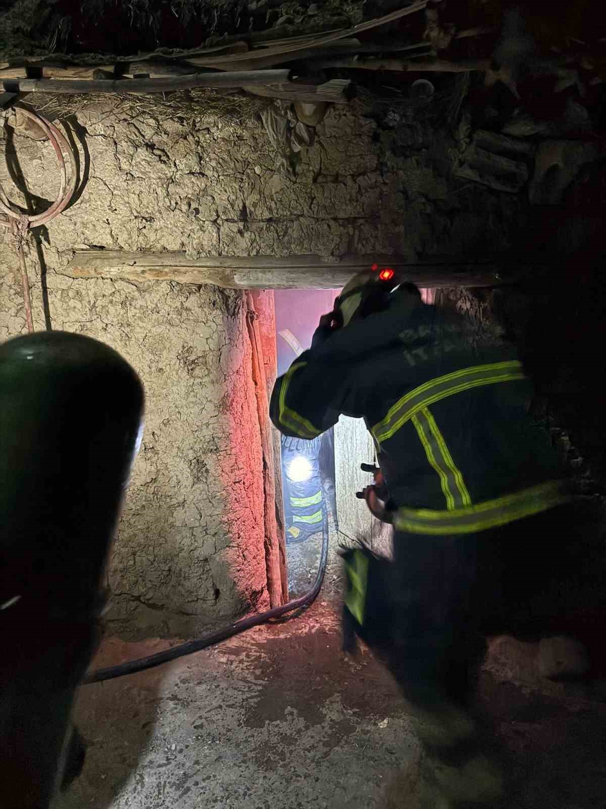 Batman&rsquo;da ahır yangını
