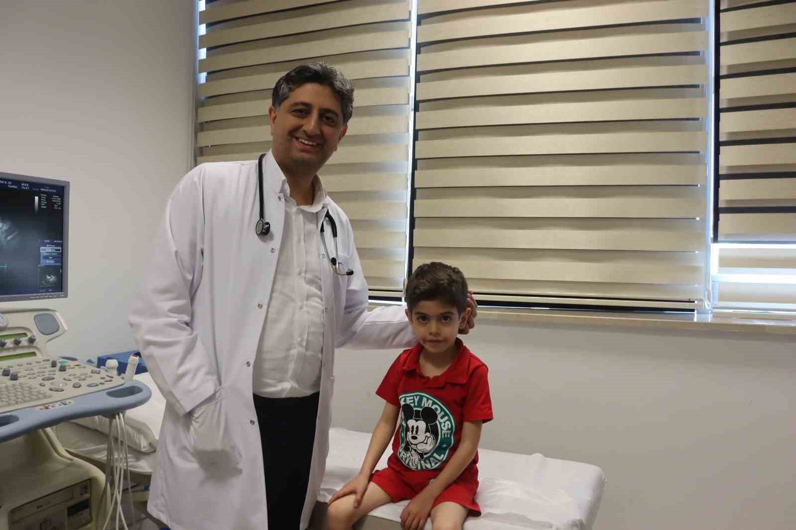 4 yaşındaki Yusuf’un delik kalbi, anjiyografik yöntemle kapatıldı