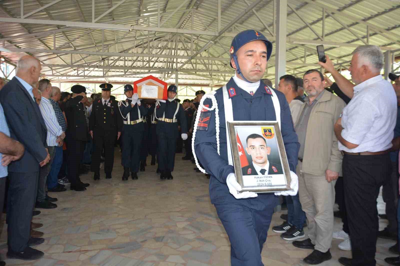 Irmakta boğulan Astsubay Hakan Fidan, son yolculuğuna uğurlandı