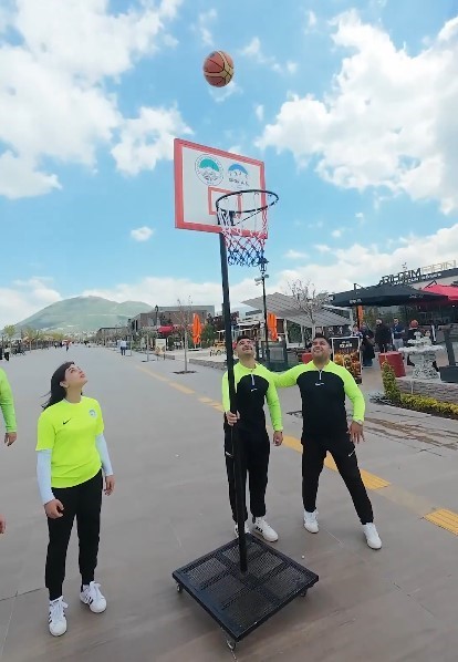 B&uuml;y&uuml;kşehir Spor A.Ş.&rsquo;den millet bah&ccedil;esinde vatandaşları spora kaynaştıran uygulama
