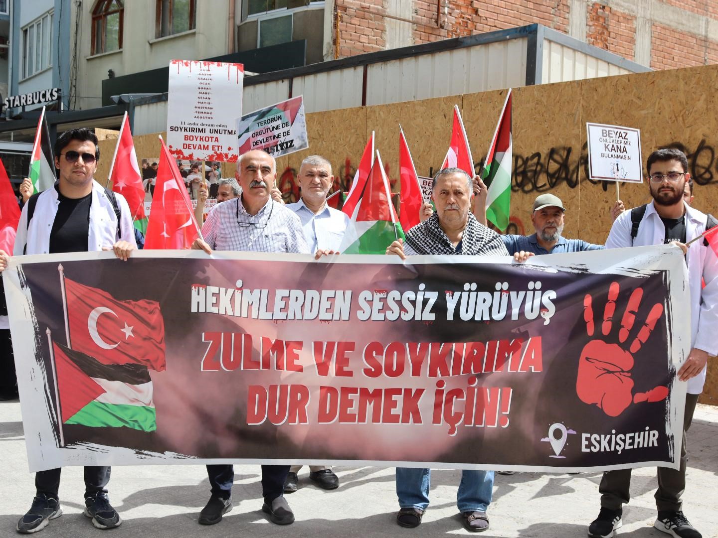 Eskişehir’de Tıp Fakültesi öğrencileri Filistin için yürüdü