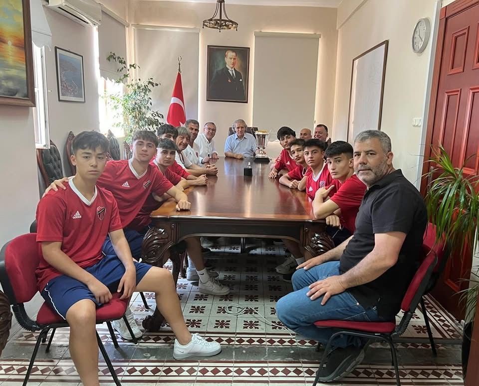 Kaymakam Keklik, şampiyonlarla bir araya geldi