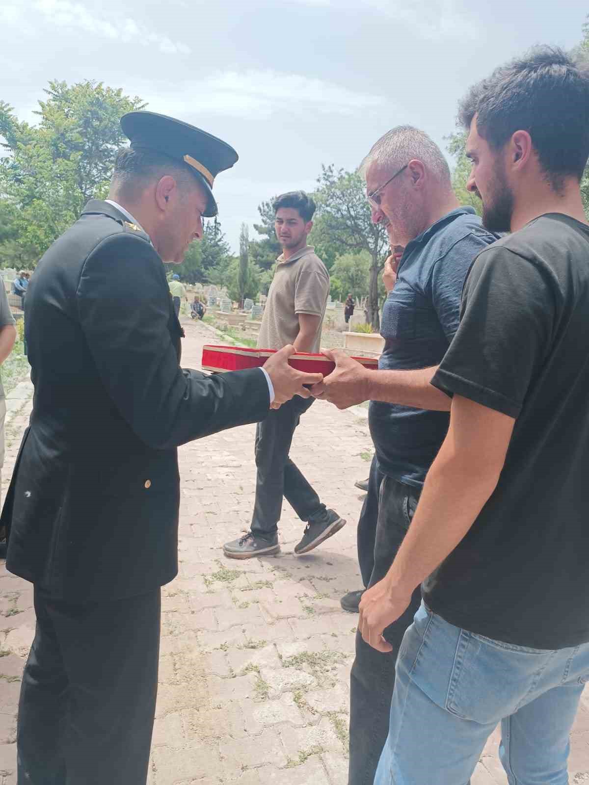 Hayatını kaybeden Kıbrıs gazisi törenle toprağa verildi