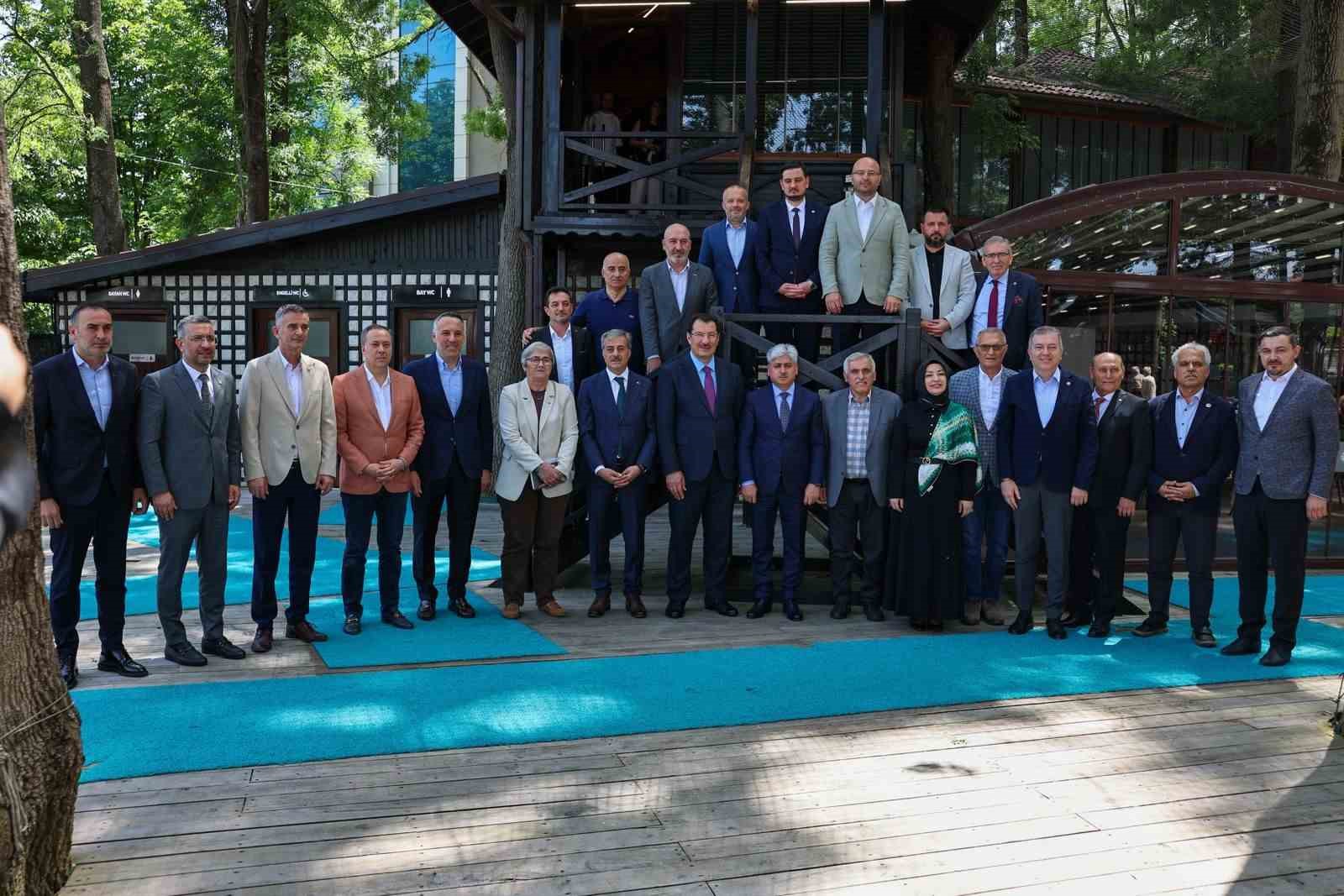 Başkan Alemdar: "Sakarya şehrin takımını hak ettiği yerlere taşıyacak güce de kabiliyete de sahiptir"