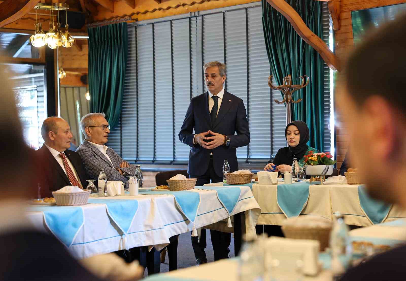 Başkan Alemdar: "Sakarya şehrin takımını hak ettiği yerlere taşıyacak g&uuml;ce de kabiliyete de sahiptir"
