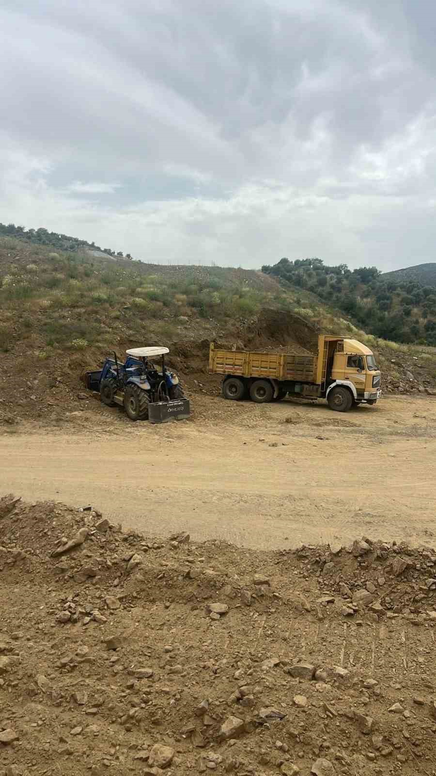 Toprak yığının altında kalan genç hayatını kaybetti