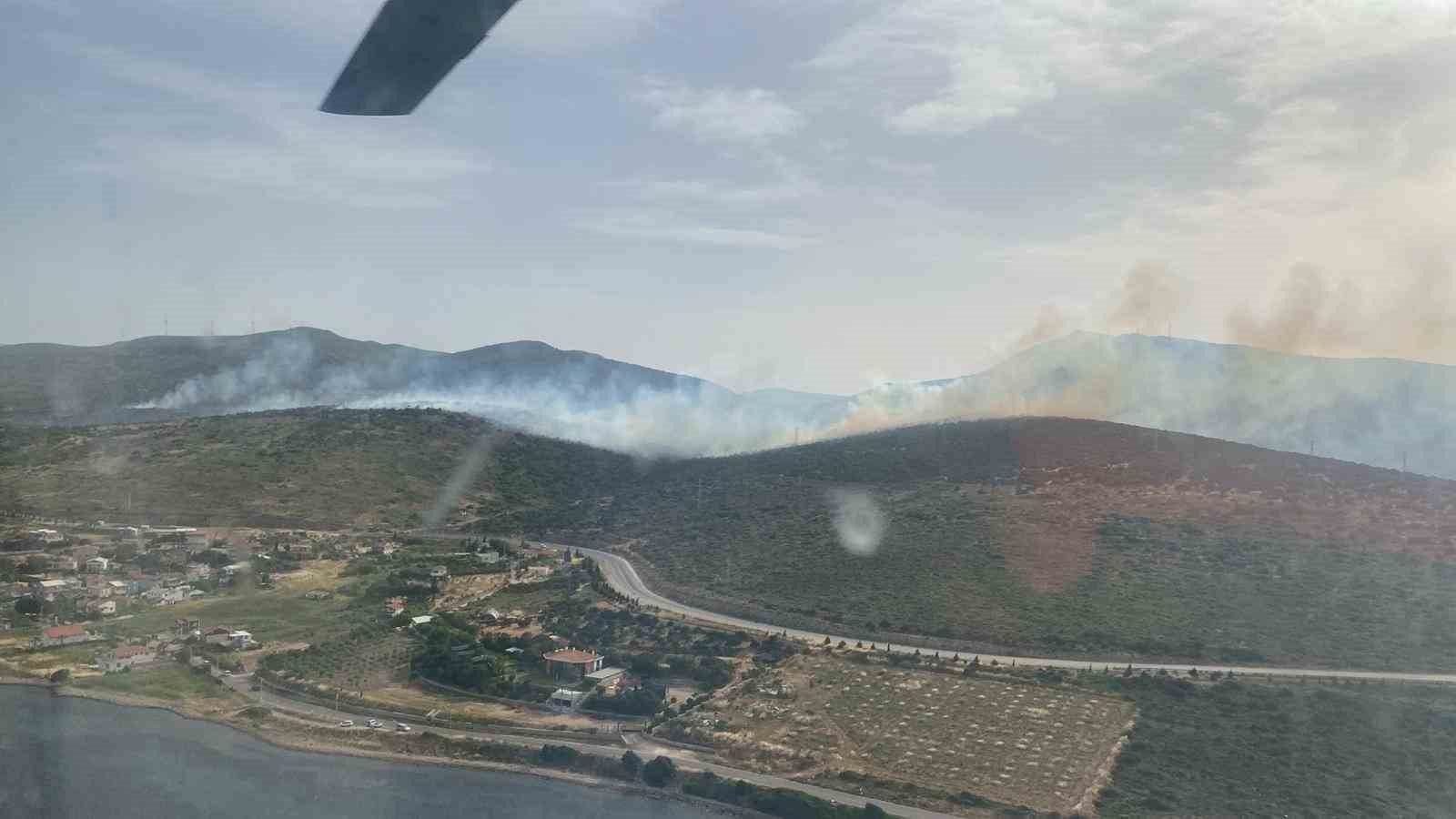 İzmir’de makilik alandaki yangına müdahale sürüyor