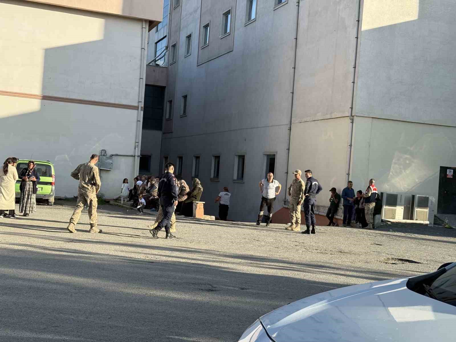 Kavgayı ayırmaya çalışırken canından oldu