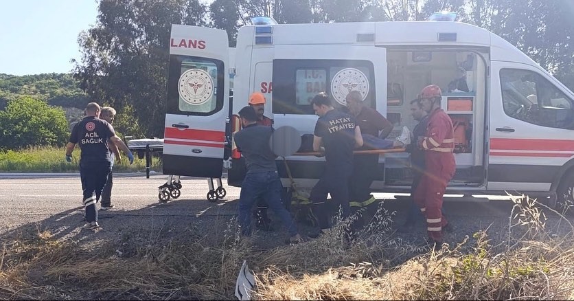 Dörtyol’da otomobil narenciye bahçesine uçtu
